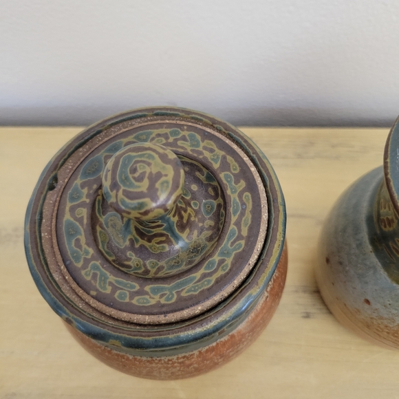 Signed Stoneware Creamer and sugar bowl - Picture 4 of 10